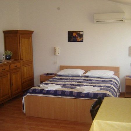 ביוגראד נה מורו Adria Apartments מראה חיצוני תמונה