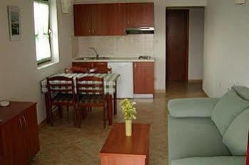 ביוגראד נה מורו Adria Apartments מראה חיצוני תמונה